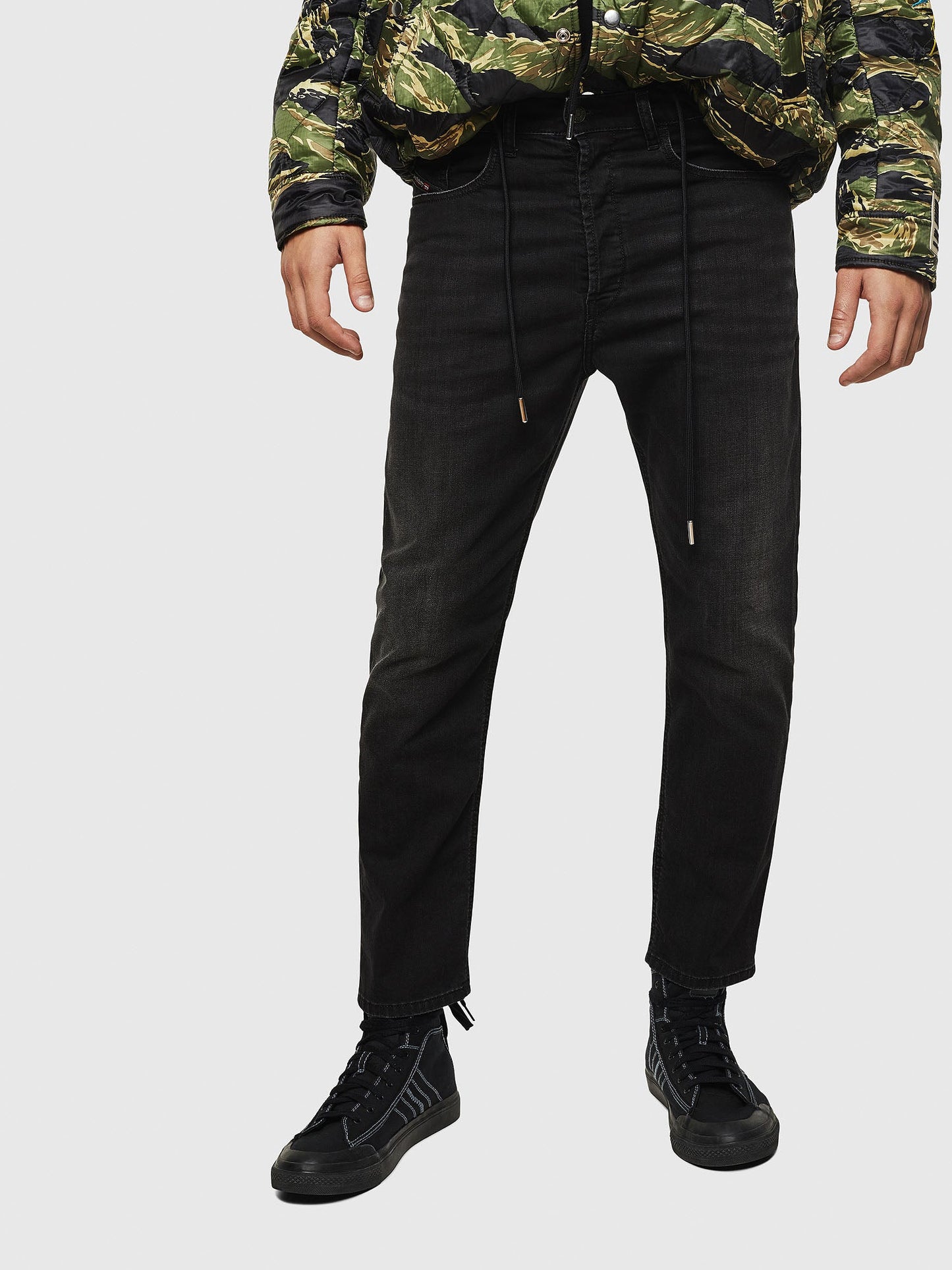 Black Carrot Fit Trousers with Stretch Fabric – Daniel